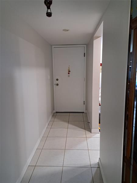 Image 8 of 8 For 6751 University Dr  206