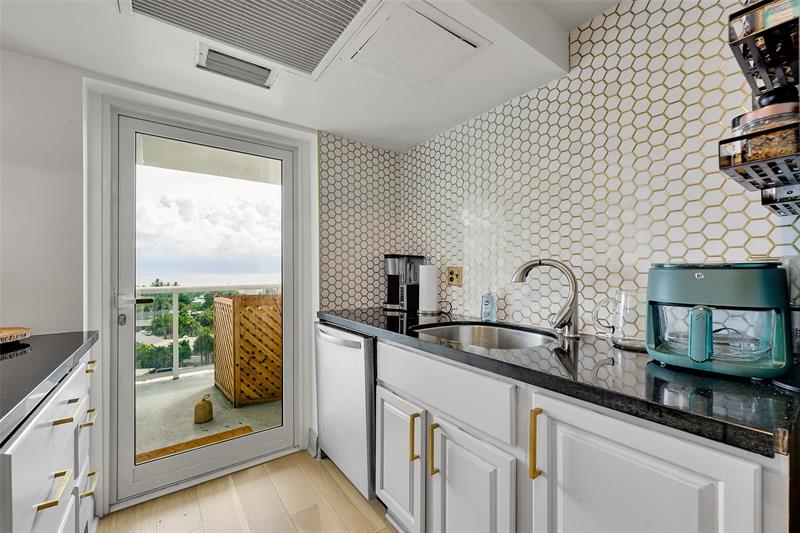 Image 12 of 47 For 2841 Ocean Blvd  1004