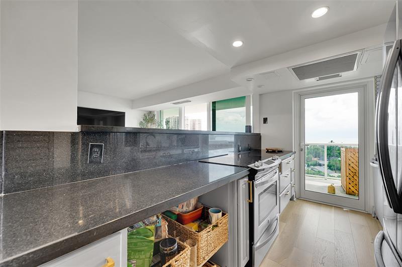 Image 13 of 47 For 2841 Ocean Blvd  1004