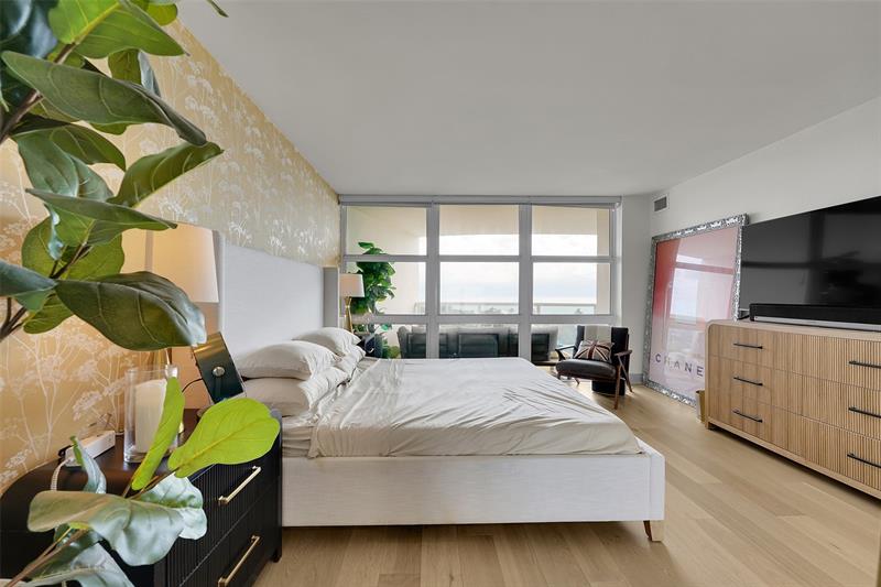 Image 15 of 47 For 2841 Ocean Blvd  1004