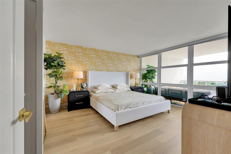 Image 16 of 47 For 2841 Ocean Blvd  1004