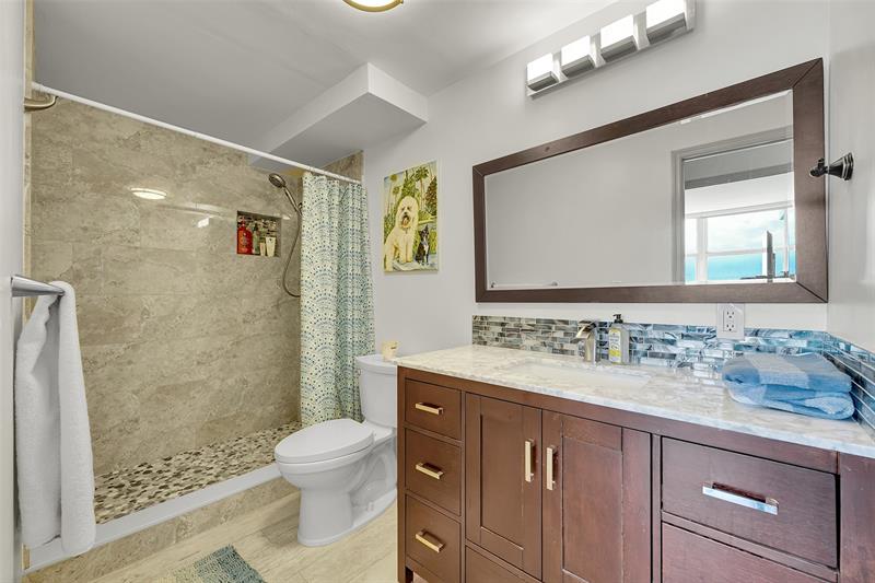 Image 23 of 47 For 2841 Ocean Blvd  1004