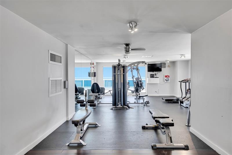 Image 30 of 47 For 2841 Ocean Blvd  1004
