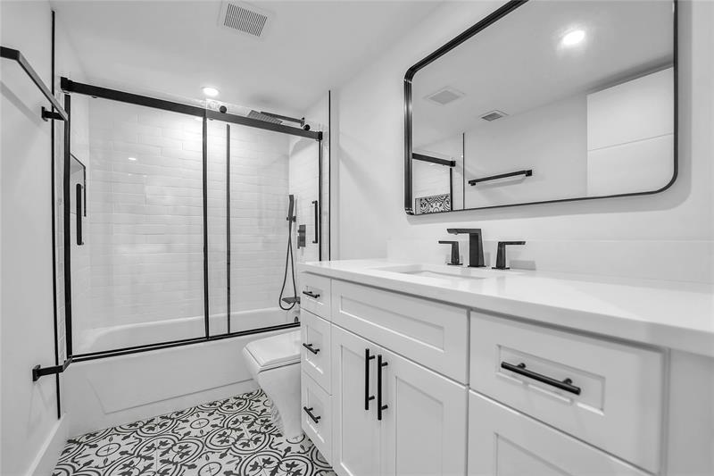 Image 10 of 22 For 6037 Balboa Circle  401