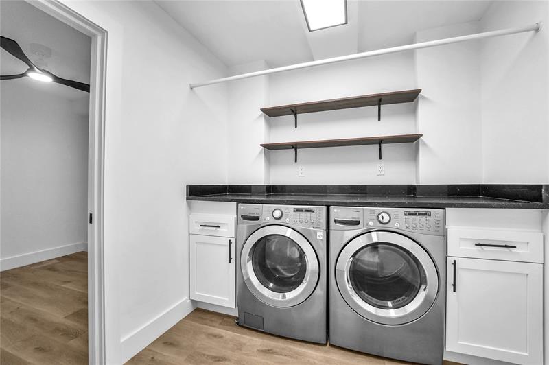 Image 15 of 22 For 6037 Balboa Circle  401