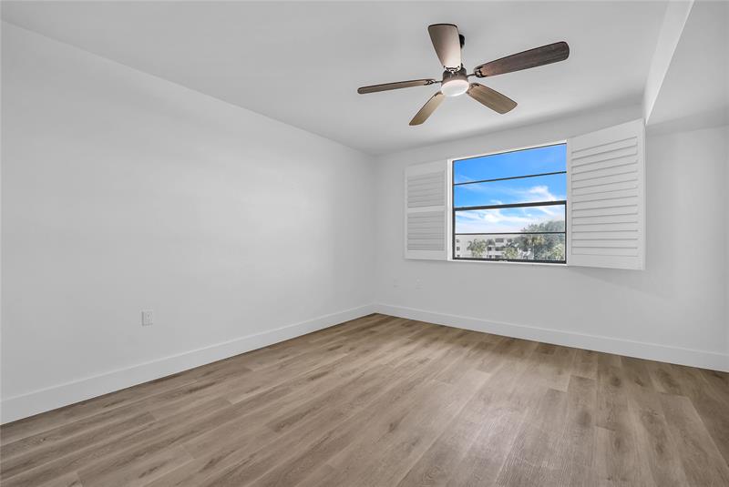 Image 18 of 22 For 6037 Balboa Circle  401