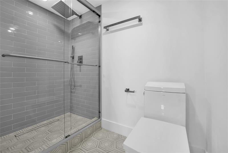Image 19 of 22 For 6037 Balboa Circle  401