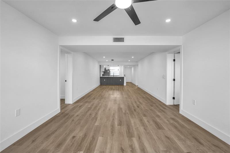 Image 20 of 22 For 6037 Balboa Circle  401