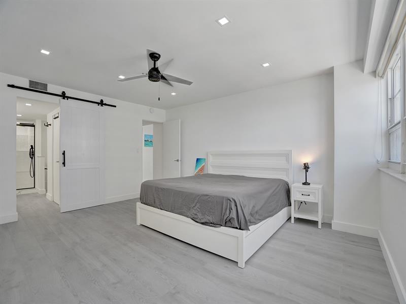 Image 22 of 82 For 3430 Galt Ocean Dr  1504