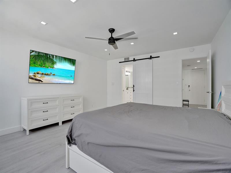 Image 23 of 82 For 3430 Galt Ocean Dr  1504