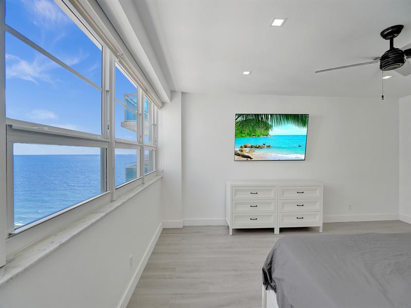 Image 24 of 82 For 3430 Galt Ocean Dr  1504