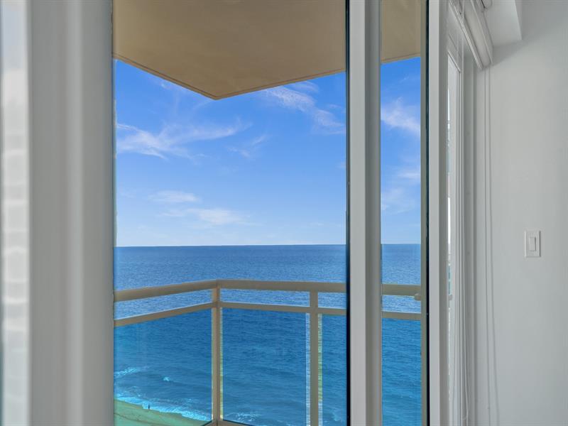 Image 37 of 82 For 3430 Galt Ocean Dr  1504