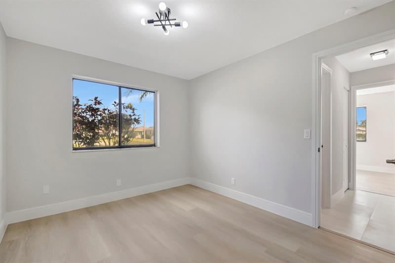 Image 17 of 45 For 14932 Wildflower Ln  14932