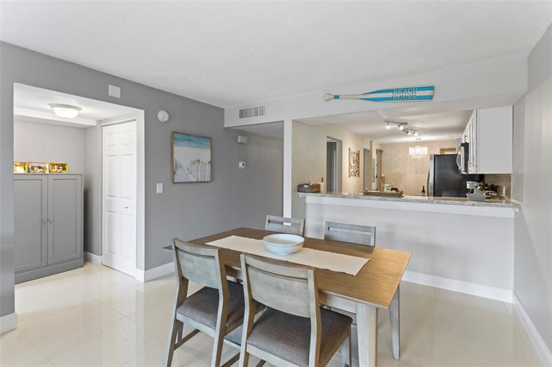 Image 11 of 34 For 16 Royal Palm Way  302