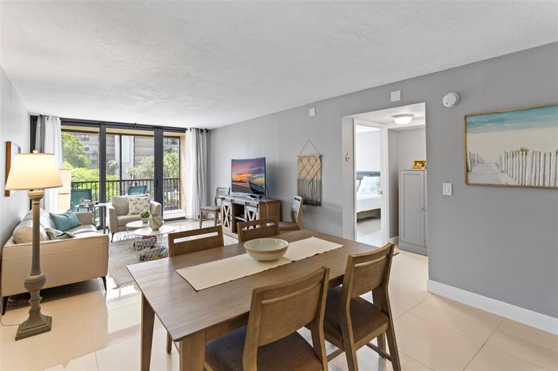 Image 13 of 34 For 16 Royal Palm Way  302