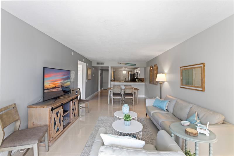 Image 14 of 34 For 16 Royal Palm Way  302