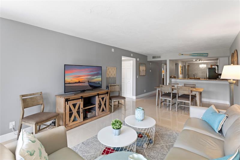 Image 15 of 34 For 16 Royal Palm Way  302