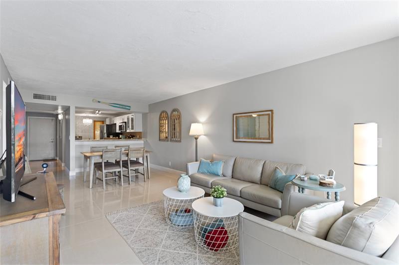 Image 16 of 34 For 16 Royal Palm Way  302