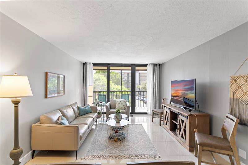 Image 17 of 34 For 16 Royal Palm Way  302