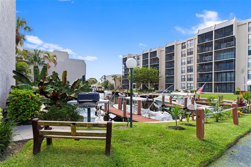 Image 30 of 34 For 16 Royal Palm Way  302