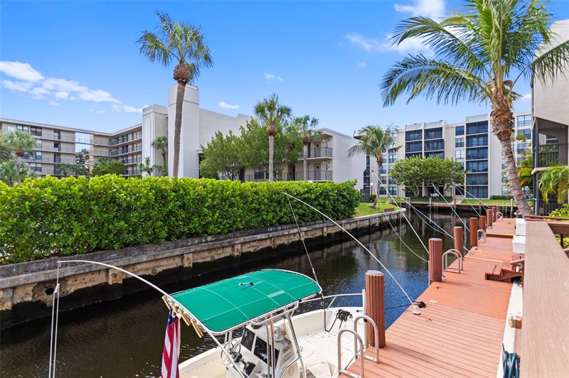 Image 31 of 34 For 16 Royal Palm Way  302