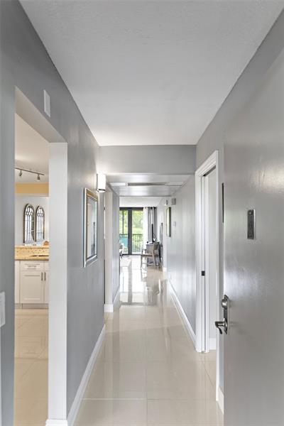 Image 5 of 34 For 16 Royal Palm Way  302