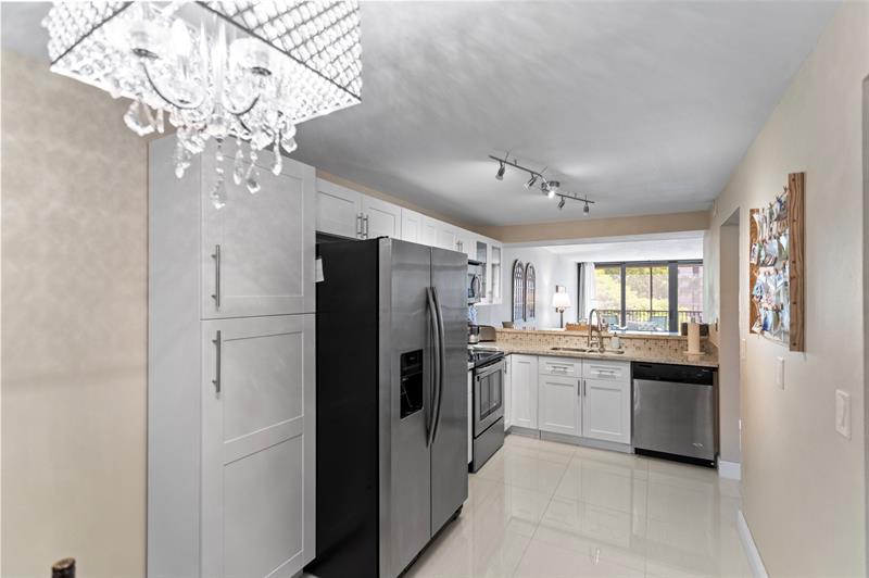 Image 6 of 34 For 16 Royal Palm Way  302