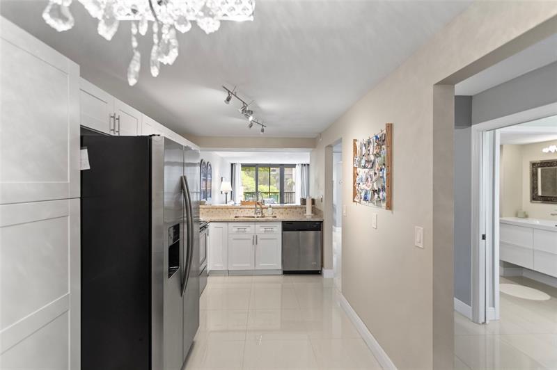 Image 7 of 34 For 16 Royal Palm Way  302