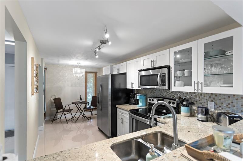 Image 8 of 34 For 16 Royal Palm Way  302