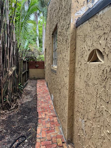 Image 21 of 38 For 1631 Funston St
