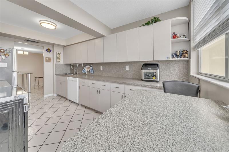 Image 13 of 58 For 100 Golden Isles Dr  611
