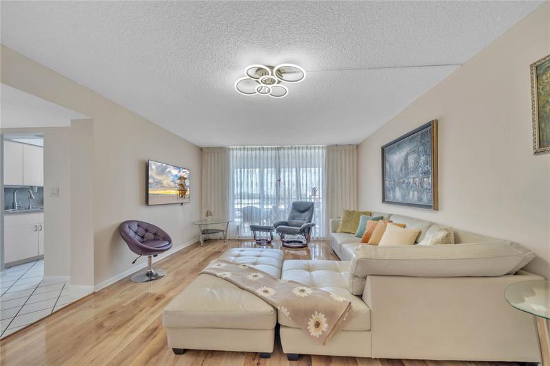 Image 3 of 58 For 100 Golden Isles Dr  611