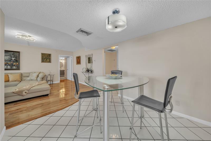 Image 9 of 58 For 100 Golden Isles Dr  611