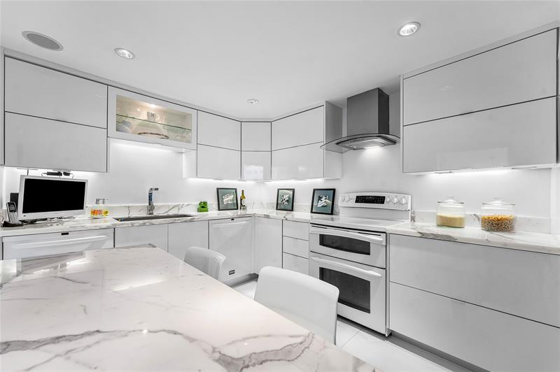 Image 12 of 39 For 2000 Ocean Dr  1209
