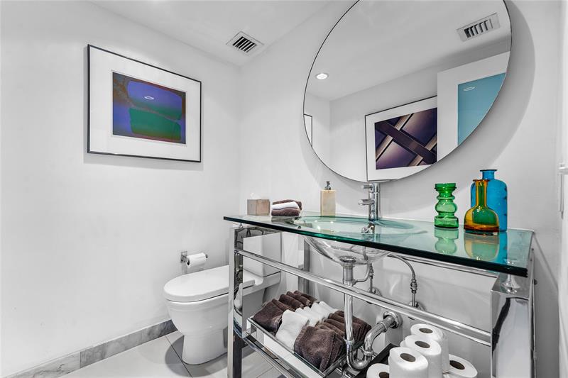 Image 18 of 39 For 2000 Ocean Dr  1209