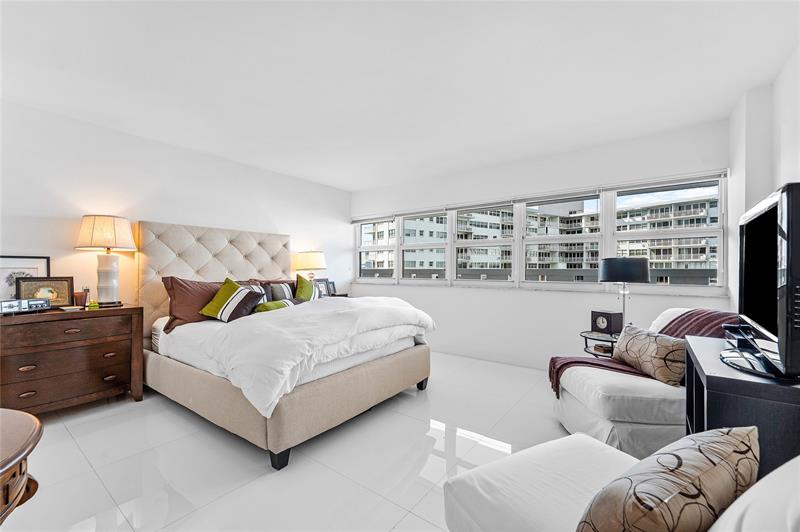 Image 19 of 39 For 2000 Ocean Dr  1209