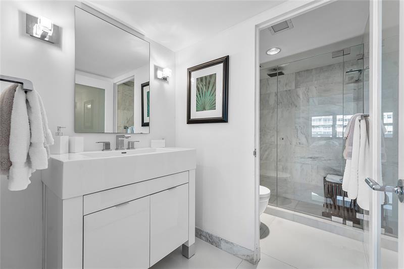 Image 28 of 39 For 2000 Ocean Dr  1209