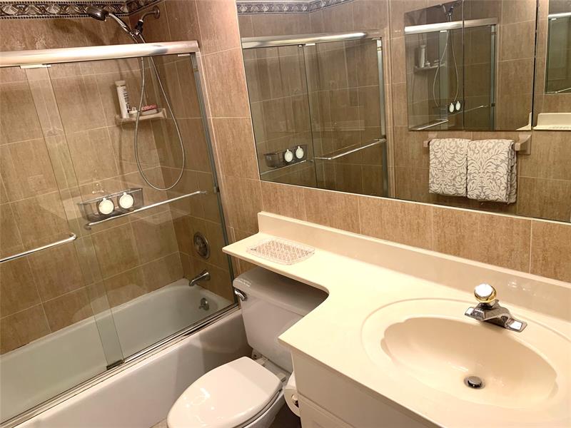 Image 11 of 17 For 2731 14th Street Cswy  307