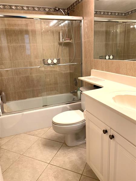 Image 13 of 17 For 2731 14th Street Cswy  307