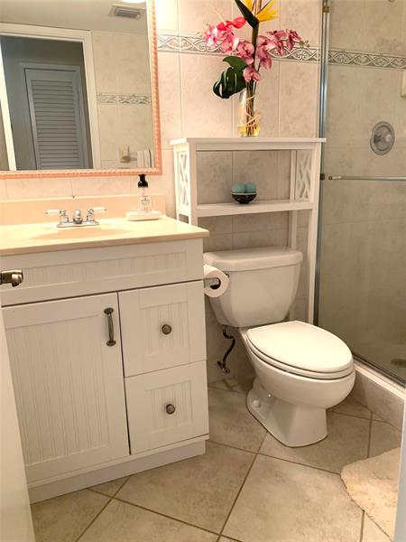 Image 16 of 17 For 2731 14th Street Cswy  307