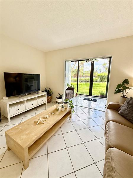 Image 14 of 39 For 2350 14th Street Cswy  108