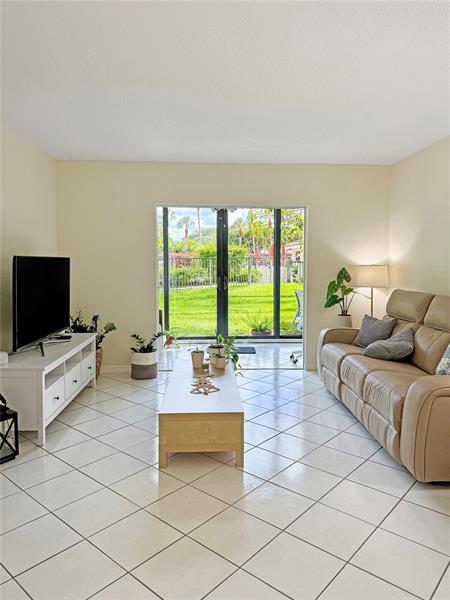 Image 16 of 39 For 2350 14th Street Cswy  108
