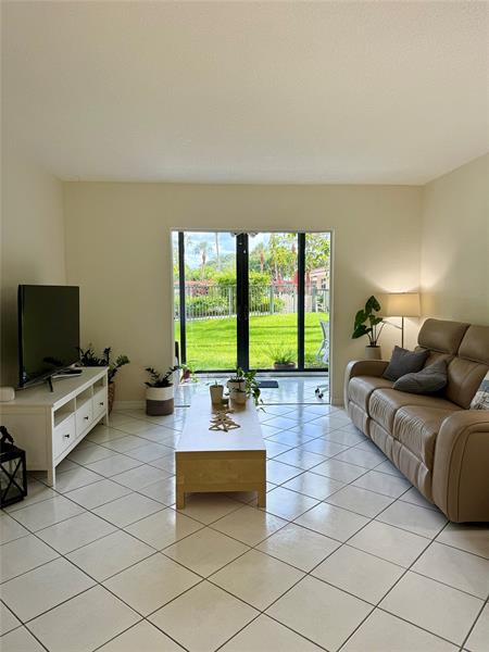 Image 7 of 39 For 2350 14th Street Cswy  108