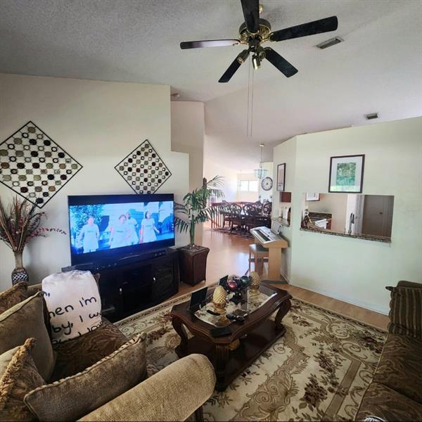 Image 7 of 18 For 9 Via De Casas Sur  201