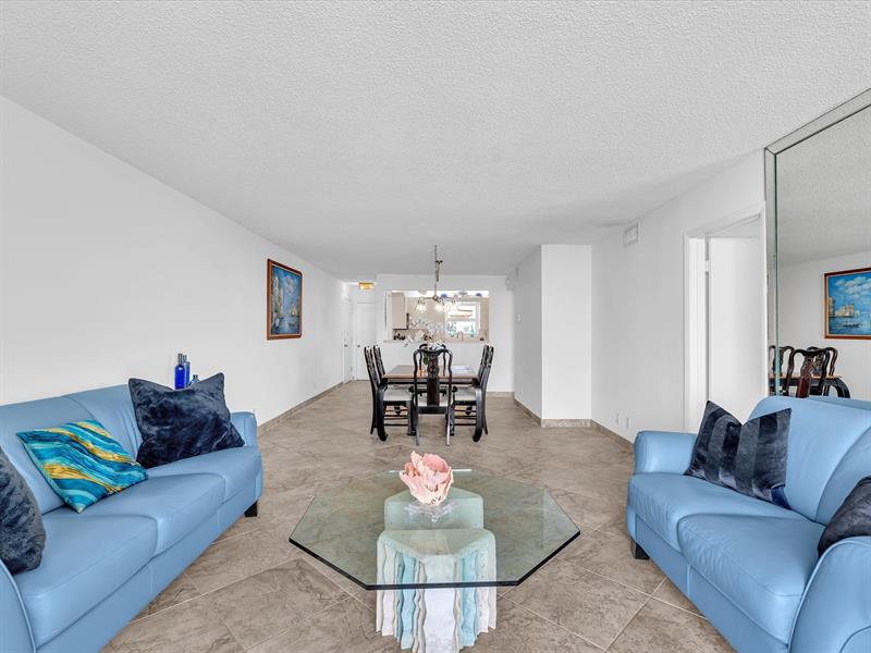 Image 27 of 54 For 1051 Hillsboro Mile  907e