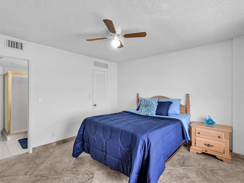 Image 7 of 54 For 1051 Hillsboro Mile  907e