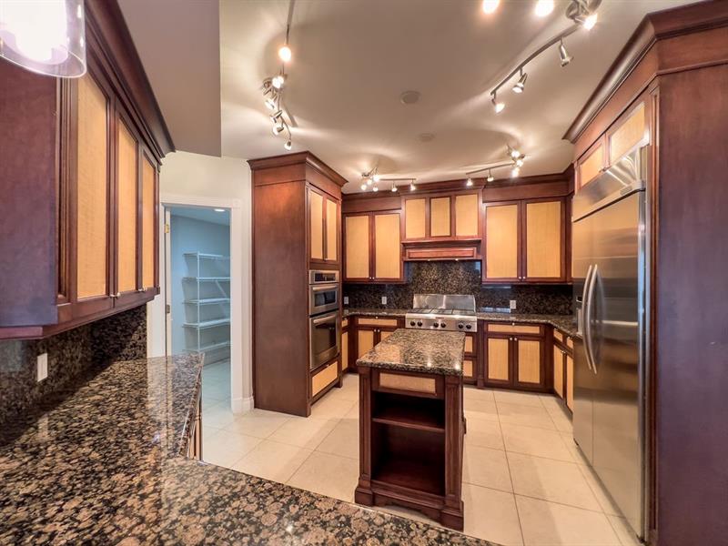 Image 10 of 73 For 4241 Ocean Blvd  102