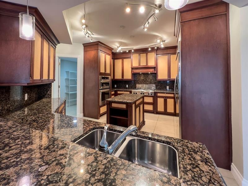 Image 11 of 73 For 4241 Ocean Blvd  102