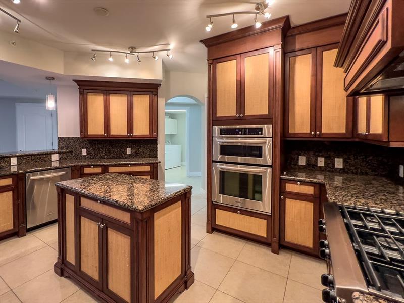 Image 16 of 73 For 4241 Ocean Blvd  102