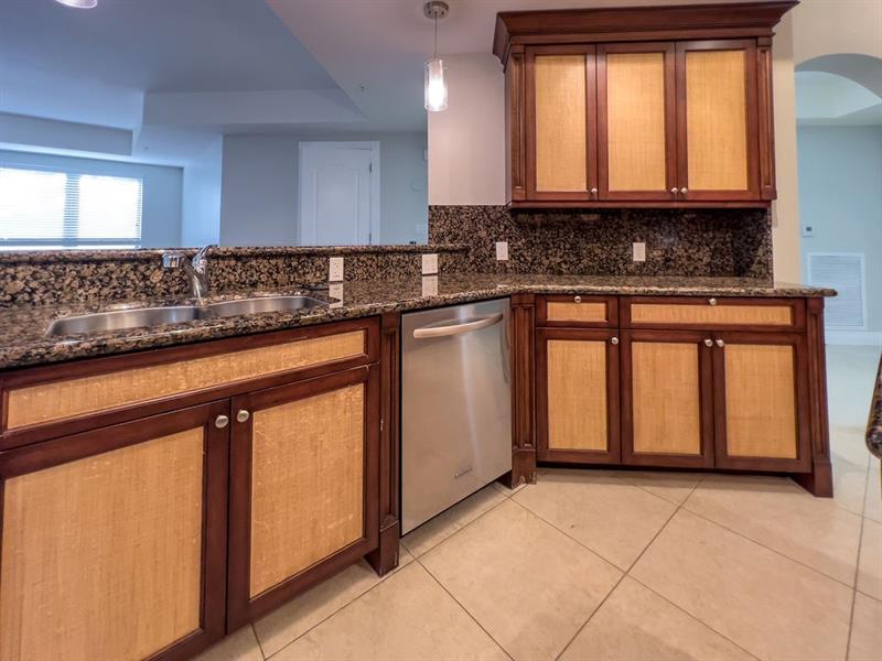 Image 19 of 73 For 4241 Ocean Blvd  102